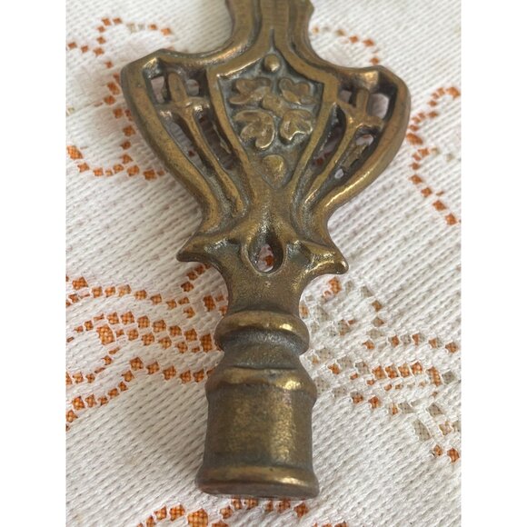 Vintage 1930s Cast Iron Gold Gilt Floral Ornate Large Lamp Finial 5.25x2.25 - Picture 4 of 9